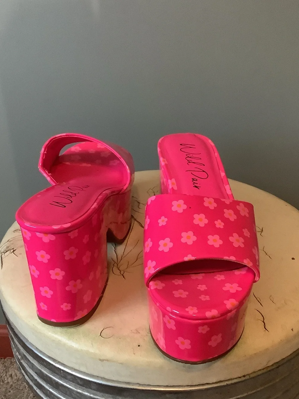Wild Pair Hot Pink Floral Platform Sandals - Size 5. Excellent Condition.